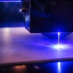 Лазерний верстат з ЧПУ RZM-CNC Laser S300 під час гравіювання